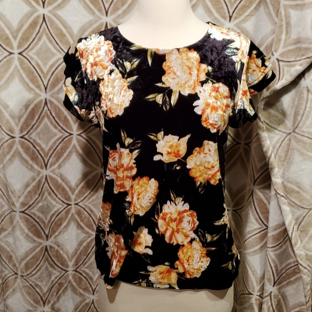 A.N.A. Flutter Sleeve VelouFloral Top Small